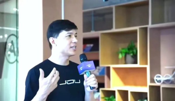 股票配资线上平台 李彦宏的造车梦，终究沦为“时代的一粒灰”